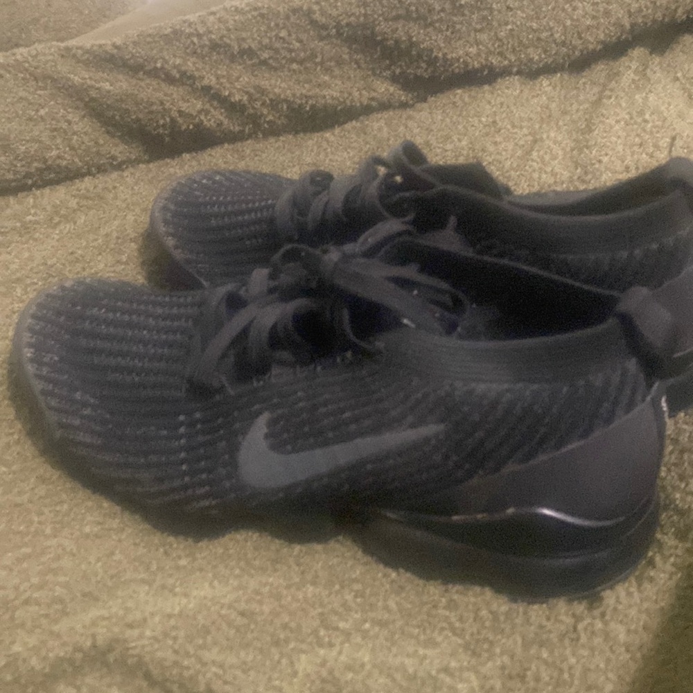 Vapor max size 9  if will fit an 81/2   they run a tad bit small for me